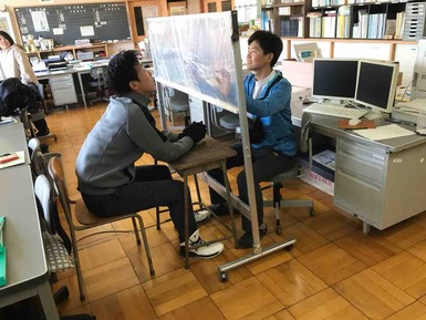 reallyrational's tweet photo. Some examples of physical distancing in schools in Japan
#TemporaryNormal https://t.co/9Q4lOElvDv