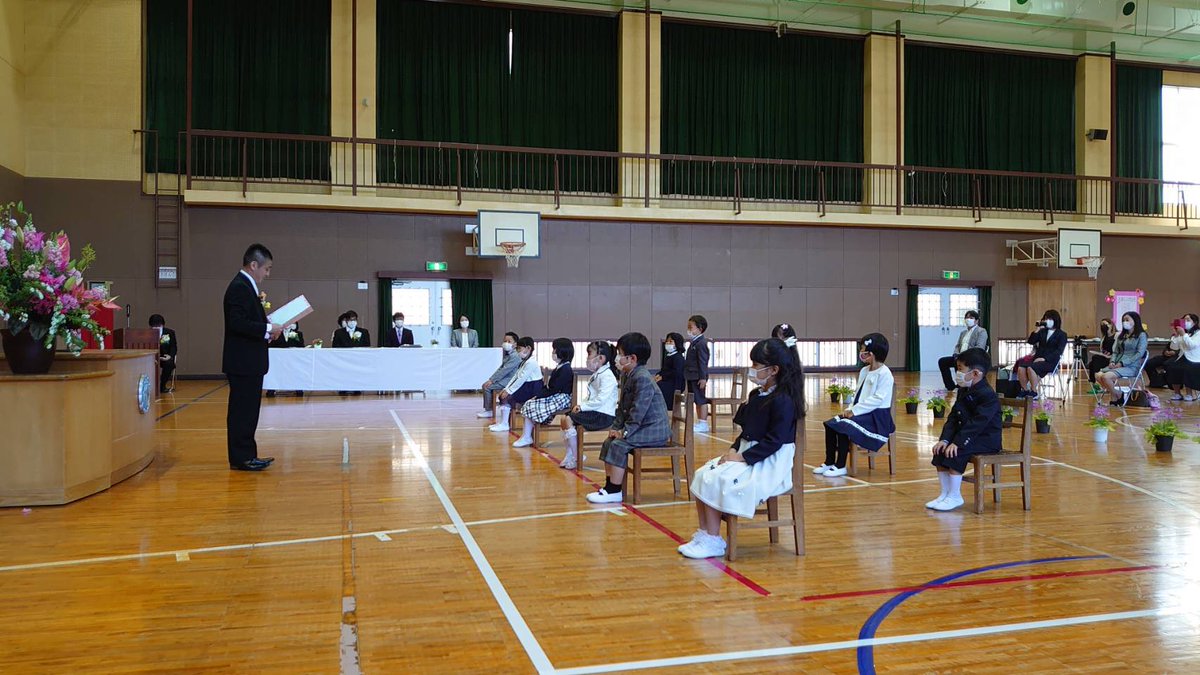reallyrational's tweet photo. Some examples of physical distancing in schools in Japan
#TemporaryNormal https://t.co/9Q4lOElvDv