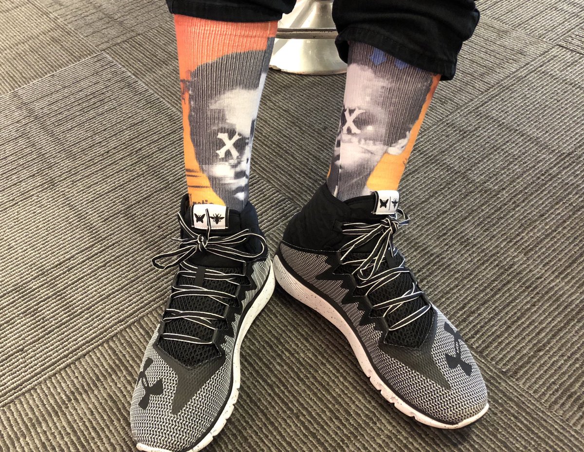 I’m out here representing #RegulatorSpiritWeek and #FootworkFriday with something that shows my love for rap, boxing, and <a href="/UnderArmour/">Under Armour</a>! #Illmatic #FloatLikeAButterflyStingLikeABee #NoNikesAllowed <a href="/MidAtlanticHeat/">Mid-Atlantic Sales Floor 🔥🔥🔥</a>
