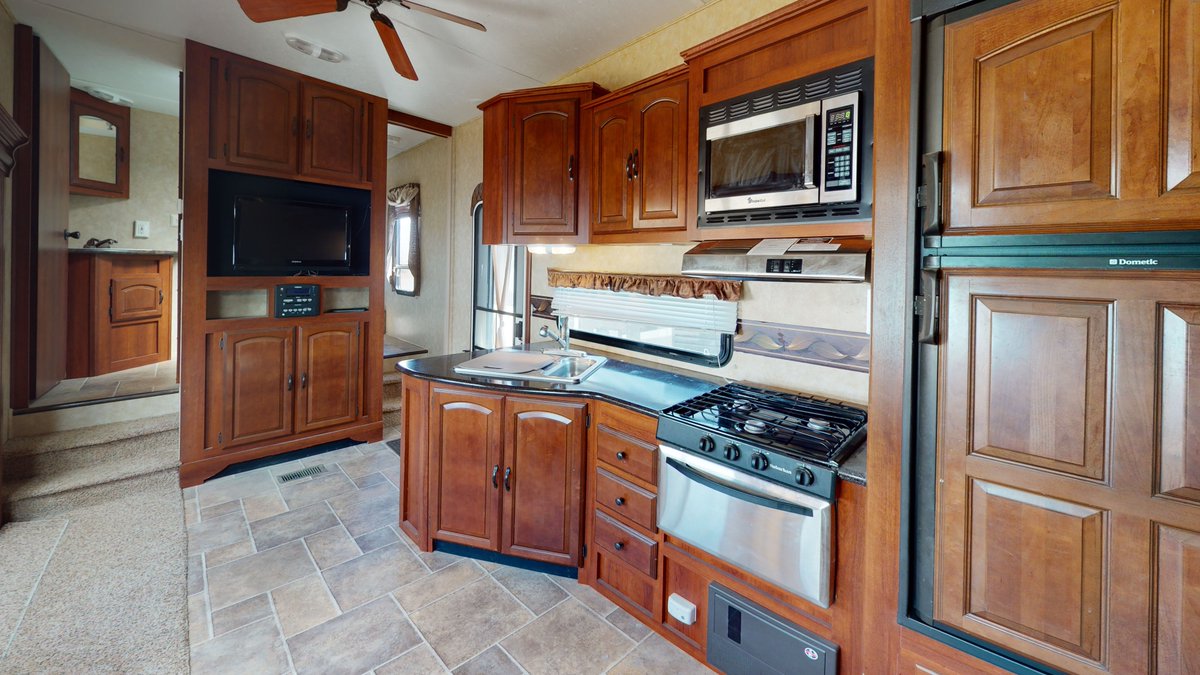 * FRESH TRADE*
Just arrived, this unique and spacious unit features an open floor plan and a bunk loft. Trades like this don't last, so get in touch! Priced to move at $19,900, click the link in our profile for more details or to see the 360 walk through loom.ly/Y0gFtVk