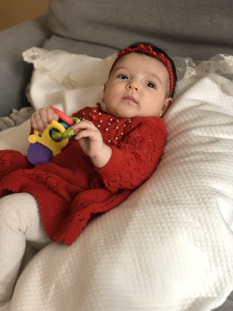 LaydFaria's tweet image. A face da Antonela pro Bolsonaro. Não tá acreditando em tanta asneira. #ForaBolsonaro