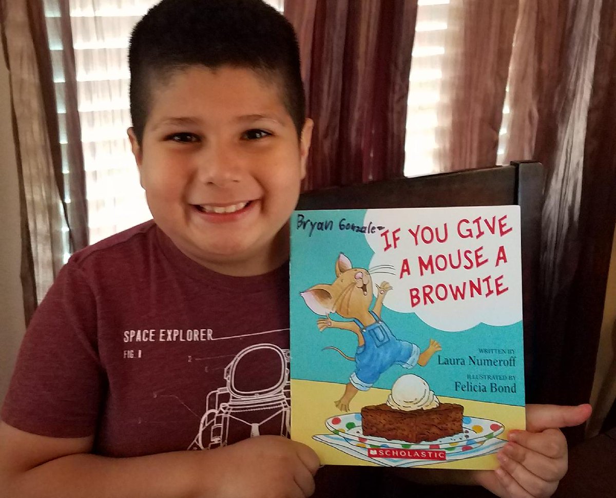 YolandaDeLaFlo2's tweet image. If Bryan G. gave me a brownie, I would be so happy! He has been busy reading all week! 📚👨🏻‍🎓💖 #AISDNationalLibraryWeek #WEbuilddreams @WilsonES_AISD #WeAreAldine @aldinelibraries @AldineISD