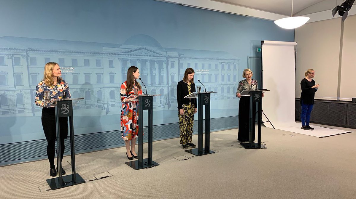 Pere_Moles's tweet photo. Roda de premsa del govern finlandès per informar del covid19 vs Roda de premsa del govern espanyol per informar del covid19 … https://t.co/TiGdW6gOWQ