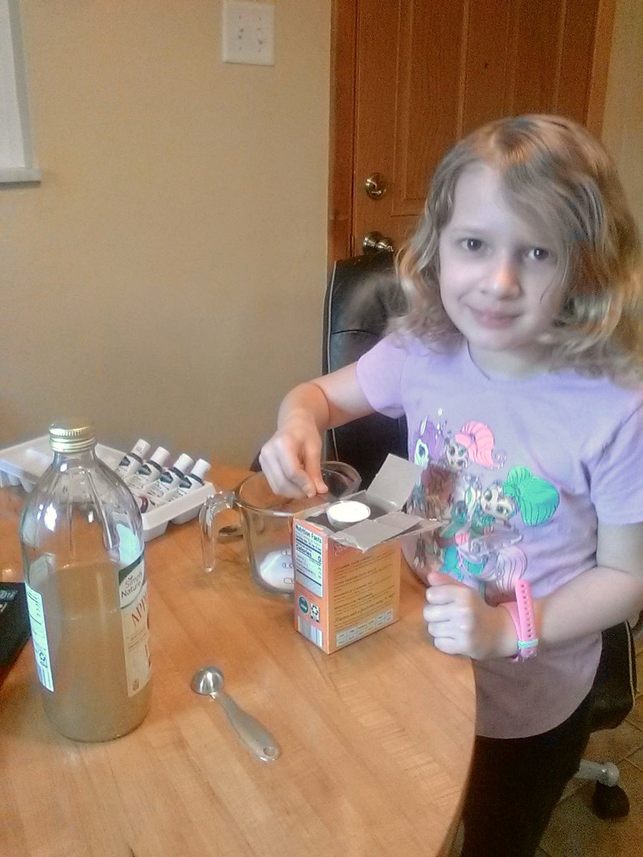 MarsAreaSD's tweet photo. ๐จ๐Mrs. Frye, MASD Art teacher, posted a โhow toโ video in her OCI folder on how to make watercolor paints at home. Madeline Carchedi, 1st. grader in Mrs. Wright's class, decided to give it a try! Looks like it was a success. Great job! #greatthingstodo #marsarea #togetherapart https://t.co/b8s9g6GQ4y