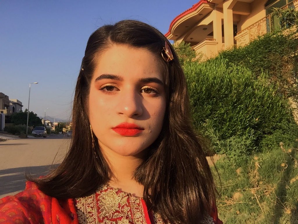 also eid day one but makeup looks more red bc of golden hour ;;£;&£: no filter!!!!!! how does my face just Look like that (2/?)