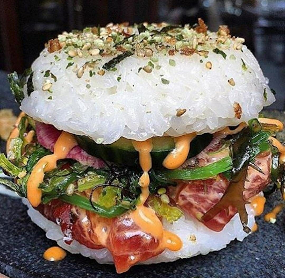 alwaysushii's tweet photo. Sushi burger ❤️🍔 https://t.co/UVJjFUXxjv