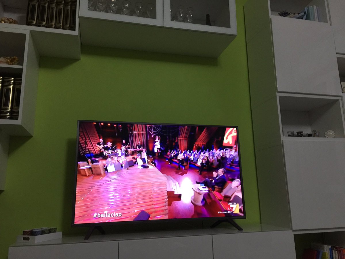 25 Aprile 2020. Una festa della liberazione, da guerre anomale: #coronavirus. 

#propagandalive #makkox #festadellaliberazione #25aprile #Covid_19 #zdizoro #bellaciao #quarantena <a href="/makkox/">makkox</a> <a href="/zdizoro/">Diego Bianchi</a> <a href="/welikeduel/">Propaganda Live</a>