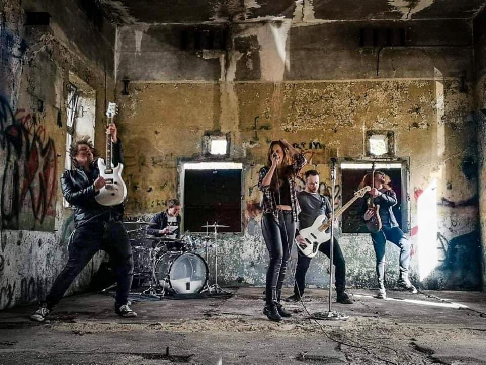 Huge thank you to everyone for the overwhelming love for ‘Unbound’! We can’t believe the amount of positivity, comments and views! Oh, and even a cheeky bit of love on here from <a href="/LZZYHALE/">Lzzy Hale</a> 😍 Have a fantastic weekend all! Love SD x #music #rock #metal #unsigned #femalefronted