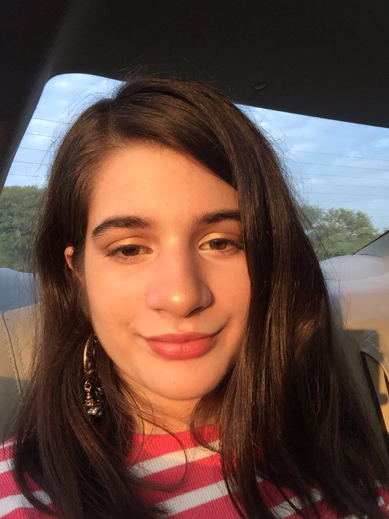 golden hour but poora moonh nahin aa raha tha tou i settled for nose highlight being shown off