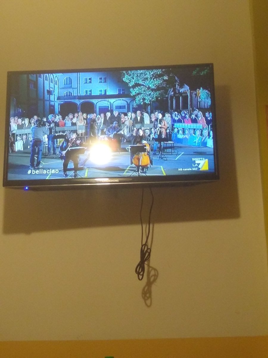 SgobbaAdriano's tweet photo. Dopo il servizio di @zdizoro #bellaciao della propaganda orchestra. Non mi ero mai sentito così #unito il #25aprile grazie @welikeduel (foto brutta per momento bello) https://t.co/sqw5VvQkga