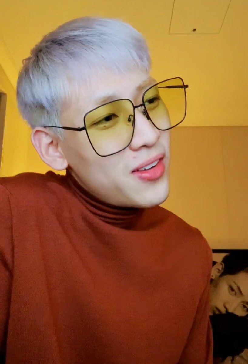 Here's a short but necessary thread of Jiyong and Bambam both rocking silver / gray hair