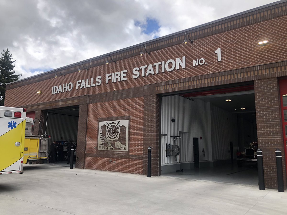 lookoutcu's tweet photo. We were honored to deliver cloth masks for every firefighter and staff at the @IdahoFallsFire Department! Thank you for your time, commitment, and being on the front lines during this time. We salute and appreciate you.
#isucreditunion #isucu #idahofallsfiredept #cudifference https://t.co/obEOC180Ik
