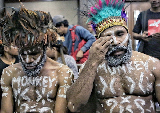 Jakarta court finds activists guilty of #treason for holding #Papuan protest #PacificMediaWatch #JakartaPost @PacificMediaCentre @westpapuamedia @TapolUK @andreasharsono @shrek45 @FreeWestPapua @Papuanise #FreedomOfExpression #HumanRights 
asiapacificreport.nz/2020/04/25/jak…