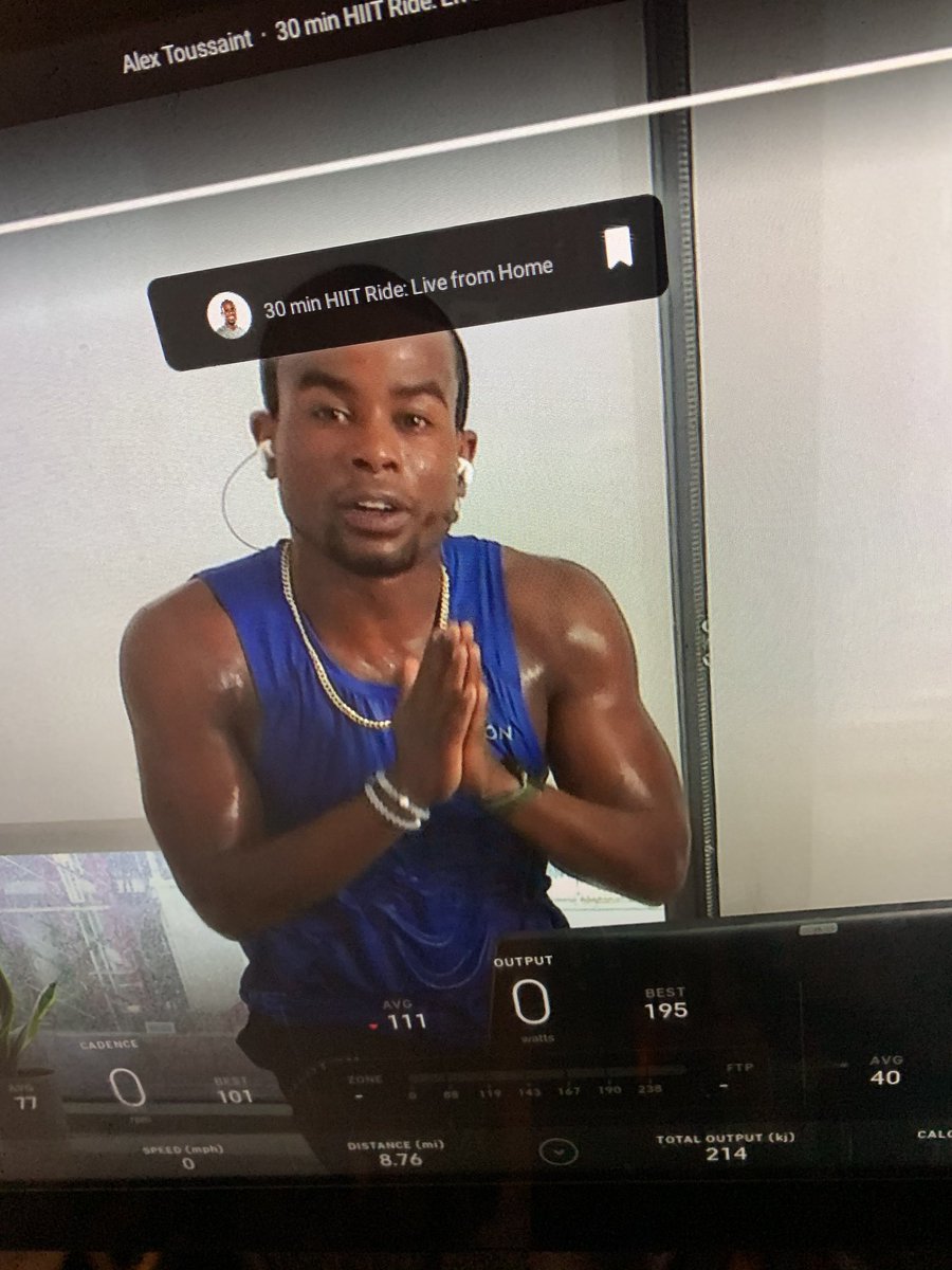 OneQueenVee tweet picture