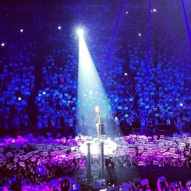 holding up signs during shows. this is something so pure and beautiful and we need to bring it back for the next tour!