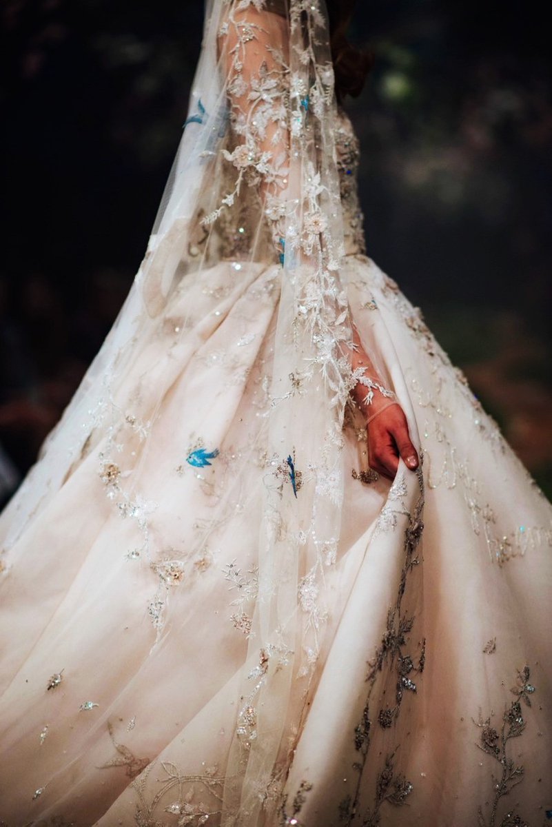SillyExcuse's tweet photo. Ya empecé a ahorrar para mí vestido de novia. Tal vez en 15 años me alcance para el vestido de mis sueños.
#PaoloSebastian #hautecouture #SpringSummer18 #OnceUponADream https://t.co/4RtgOZSlyt