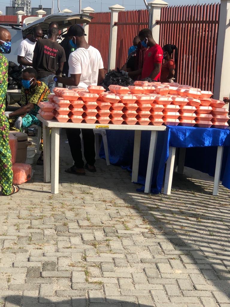 TosinAshafa's tweet photo. I volunteered and also donated a bunch of Honeywell food packages at the Lekki Foodbank Driv (LFD) yesterday. At a time like this, there’s nothing better than giving and risking it all to help others in the community. My hat goes off to all those behind the LFD God bless you all. https://t.co/7RR4bEZQK1