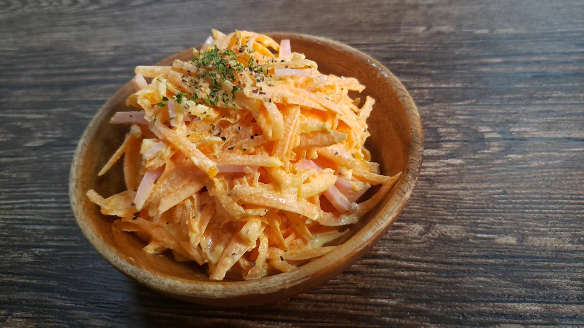 余ったニンジンをたくさん使える！？「無限ニンジンマヨサラダ」の作り方！