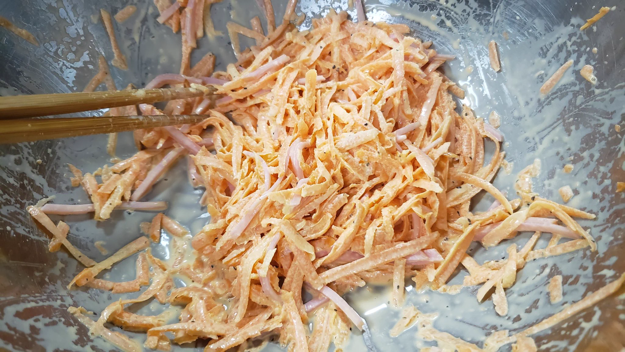 余ったニンジンをたくさん使える！？「無限ニンジンマヨサラダ」の作り方！