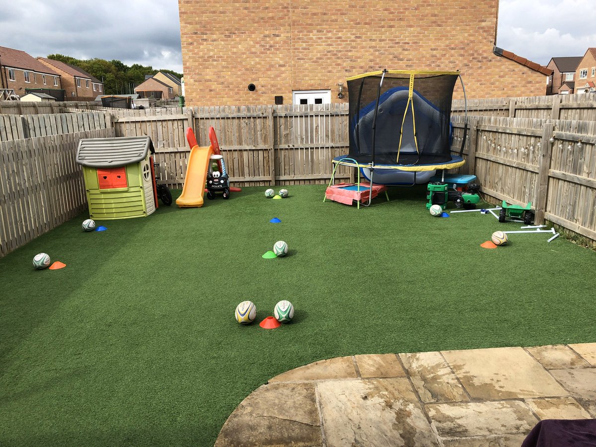 Waggataurus's tweet photo. This is the set up everyone @EliteKidsCoach @RugbyAM @mattjess14 @coaching_rc 4️⃣ steps  #capflap #roundtheback 6️⃣ steps #dummyhalf #pullbackpass 8️⃣ steps #passonthemove 🔟 steps #longpass #dropkick #triplepoints #waggasgamedaychallenge 👏💪👍🏉🗑🔥 https://t.co/Kny3WlaY0w