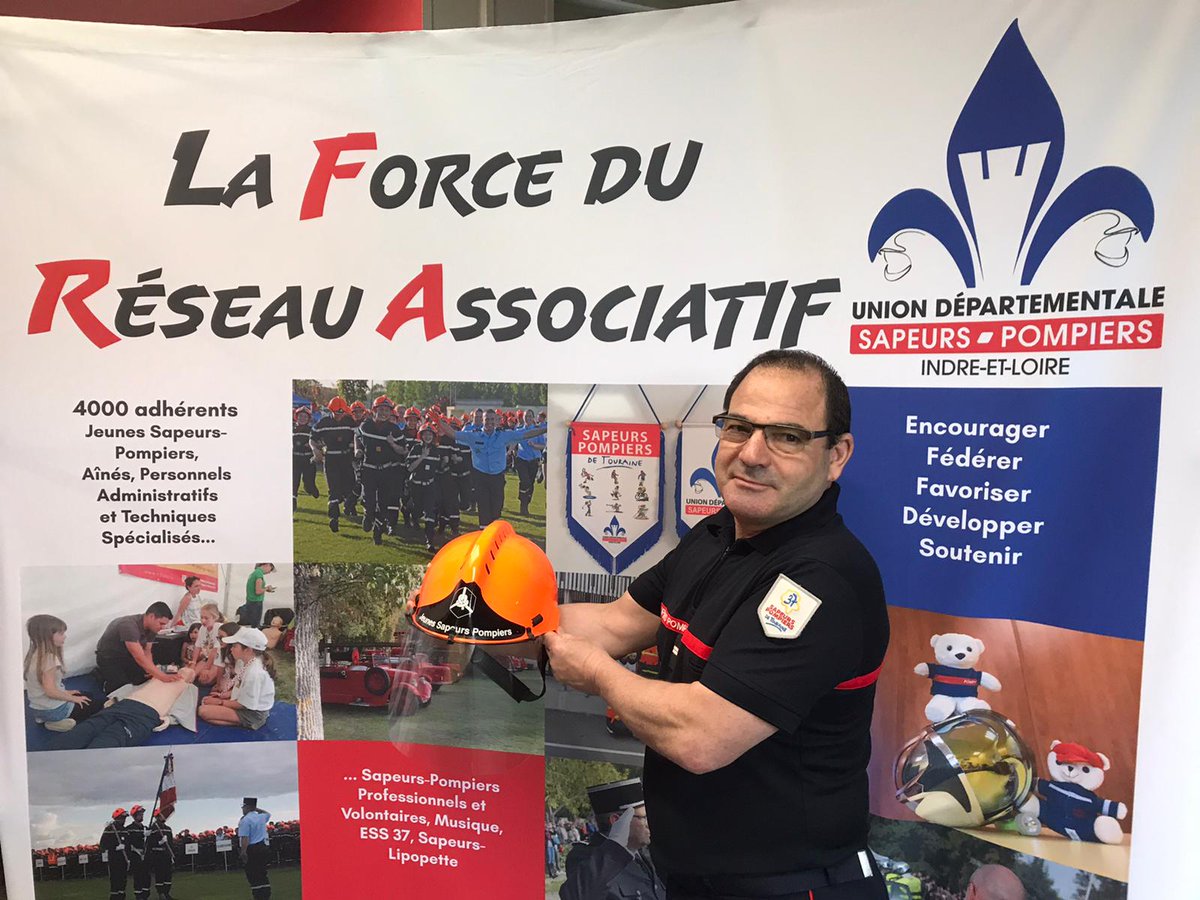 udsp37's tweet photo. L 'UDSP investit pour ses 700 #JSP 👨‍🚒👩‍🚒 avec cette visière amovible qui viendra équiper les #casques de tous nos jeunes sous 10 jours pour une reprise d' activité en toute #securite 😊
🙏Merci à la société Fil &amp; Style3D
#TousEnsemble #Pompiers #Touraine #COVIDー19 https://t.co/prU3dYjqJr