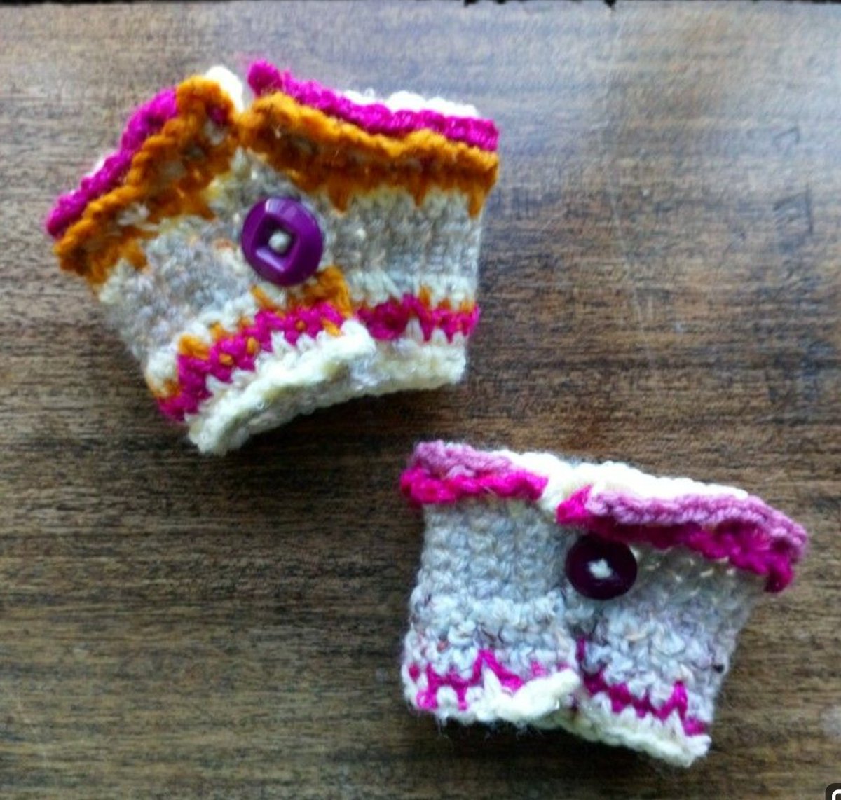 Sue_T2O's tweet photo. #OTswhoCrochet #OTswhoKnit #OTsWhoCraft 
Today's photo #Crochet cuffs. Just one of my doodles. Again, not the best of photos. #TherapeuticIntervention   #OccupationMatters. 
I'm not sure how many I've now posted.
@ClareTaylorBU how about posting your projects? https://t.co/VQlZ53oAXQ