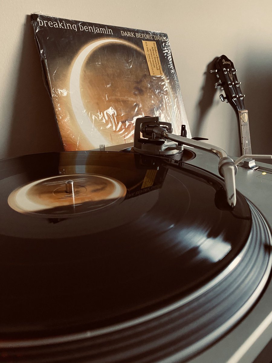 rafamarcanor's tweet photo. Relaxed!
#technics #mk5 #1200 #ibanez #breakingbenjamin #traktor #nativeinstruments #darkbeforedawn #ortofon #techno https://t.co/0j67XFTPeF