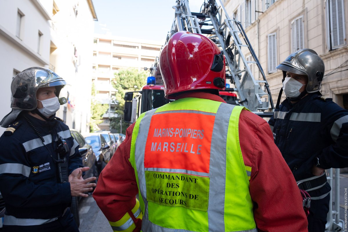 Marins Pompiers De Marseille On Twitter Zoom Casques F1 Les Marinspompiers Utilisent 4 Couleurs De Casque F1 Selon Le Niveau D Emploi Operationnel Chrome Pour Equipier A Chef D Agres Rouge Pour Chef