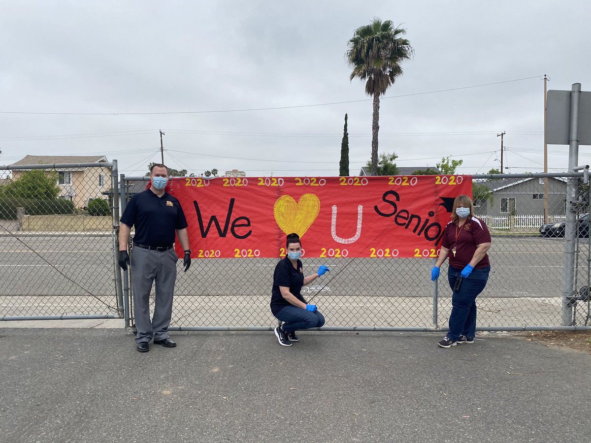 ElModenaHS's tweet photo. Senior Cap and Gown And Yard Sign Distribution #1 - thanks our Elmo Education Foundation, @Jostens, our parent volunteers and Vanguard faculty Staff for helping make a special moment for our #Classof2020 ❤️🙌🎓🚘🚗🚙🎉 @OrangeUnifiedCA @OCDeptofEd @EMHSFrontline @ElmoHSAthletics https://t.co/0rz3I20WZx