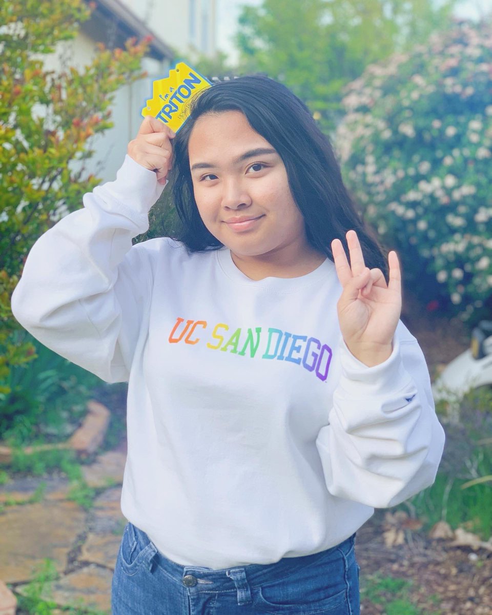 alaynuhnuh's tweet photo. itβs #NationalDecisionDay so time to bring this to twitter :) v happy to say i will be attending UCSD in the fall with a major in CogSci & hopefully on the pre-law track. GO TRITONS!!
π±π§ββοΈπ
#UCSDBound
#UCSD
#collegedecisionday https://t.co/TkUDqWHiyr