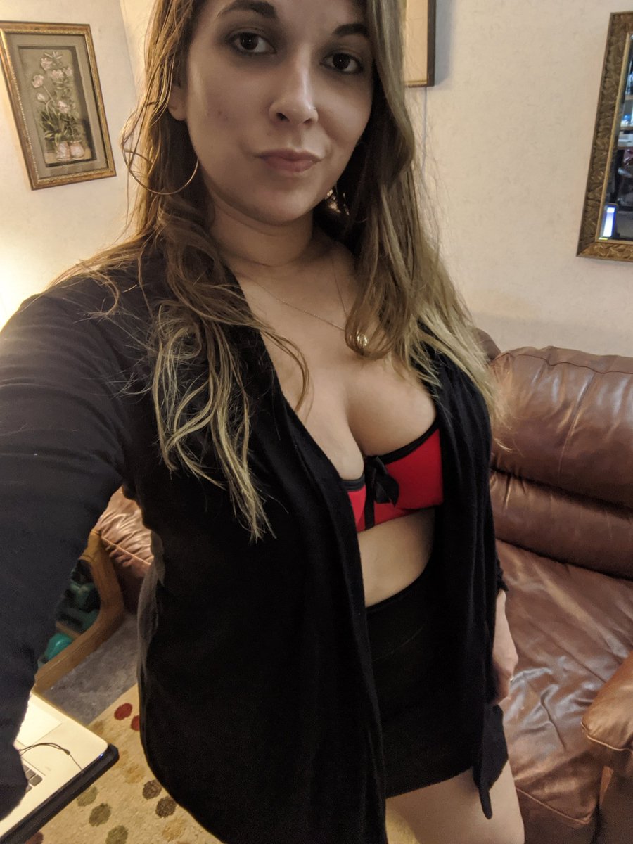 stellar_nikki's tweet photo. Bought some new #heels today for a special client. He wanted to see all these curves. #redandblack #shortskirt 
#highheels #thickthighs #phonesex @NiteFlirt #letmemakeyoucum #browneyedbeauty #horny #lovemelongtime #phoneheaux https://t.co/BgHLh8LuPF