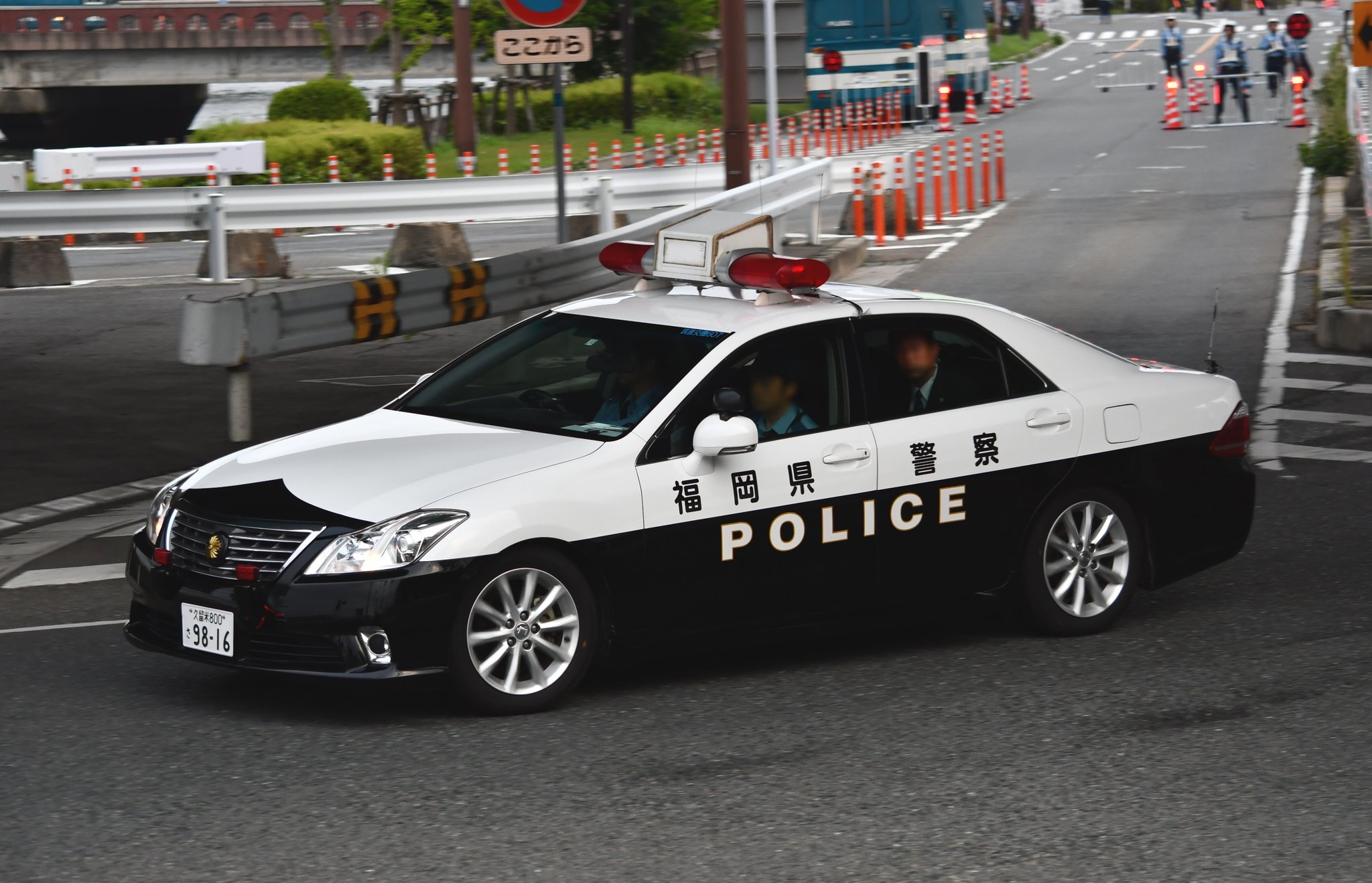 レイズ　福岡県警察交通部交通機動隊車両　先導車 パトカーデータベース | 福岡県警察 交通機動隊 1ページ
