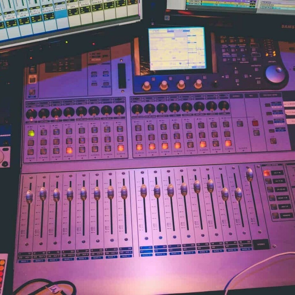 bgguitarhq's tweet photo. Let's get mixin' - best VST plugins for guitar: https://t.co/AvRhLJaBjR #vst #vstransitions #vstutorial #vstplugins #vstplugin #mixing #mixingengineer #mixingandmastering #djlife #dj #guitar #deejay #deejays #deejaytime #guitaristsofinstagram #guitarsolo #guitarplayer #bestguit… https://t.co/1HkE48db9x