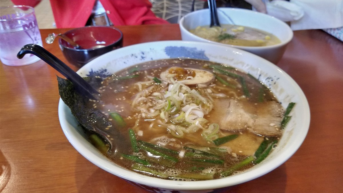 やまちょ スタミナレモン 1 5倍 美味しかった 普通ならこってり味になりそうなところをレモンでサッパリとなっていて一気に食べてしまった 妻が頼んだコーン スープラーメンも美味しい いつもはラーメンスープを絶対残す妻もスープまで完食です やまちょ スタミナレモン 1 5倍 美味しかった 普通ならこってり味になりそうなところをレモンでサッパリとなっていて一気に食べてしまった 妻が頼んだコーン スープラーメンも美味しい いつもはラーメンスープを絶対残す妻もスープまで完食です