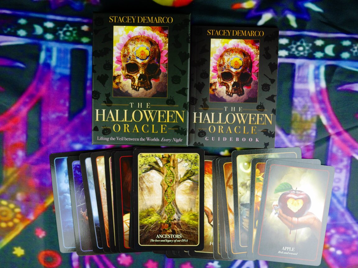 runesofthegods's tweet image. 🎃 The Halloween oracle 🎃 #thehalloweenoracle #oraclecards #tarot #tarotcards