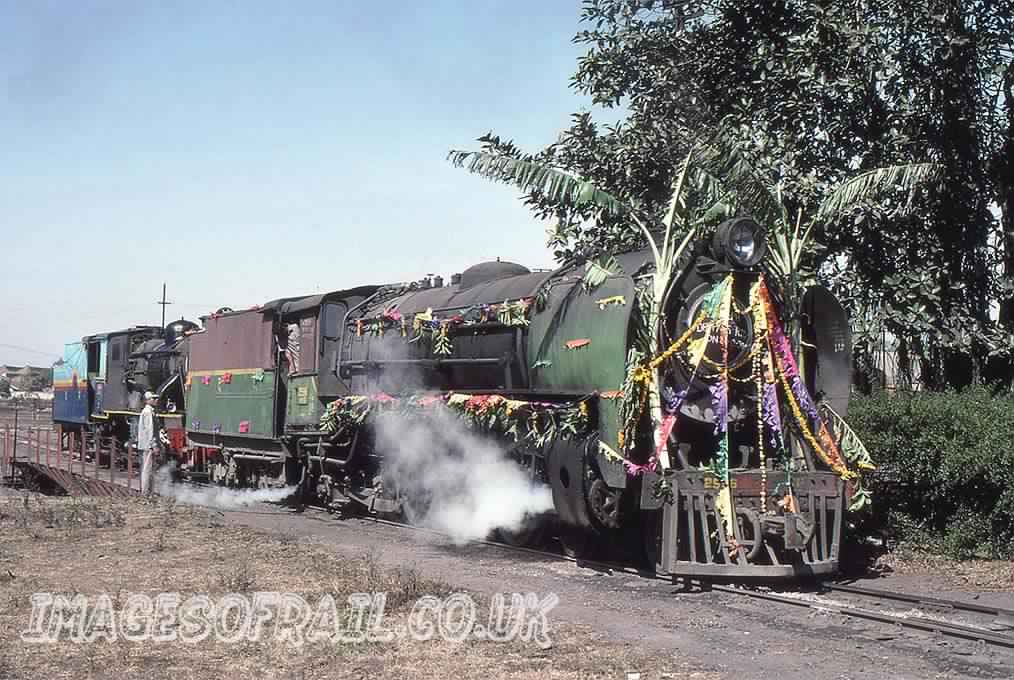 HubballiRailway's tweet photo. The Steam (Meter Gauge) Days"

Hubli Regional Workshop was housing many of such Rare Birds (steam locos) in India.

1. YG-4403
2. GS 4-8-0s 505
3. YL-5185
4. YB-30068

#Indian #Railways #History #Heritage #Steam #Locomotive #Meterguage #Hubballi #Hubli #SWR https://t.co/K9D2gmU56U