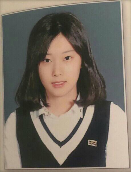 izoneshoe's tweet photo. pre-debut kang hyewon looks like that girl who knows all the math problems in the textbook 🤓 https://t.co/PoQxzyBIeS