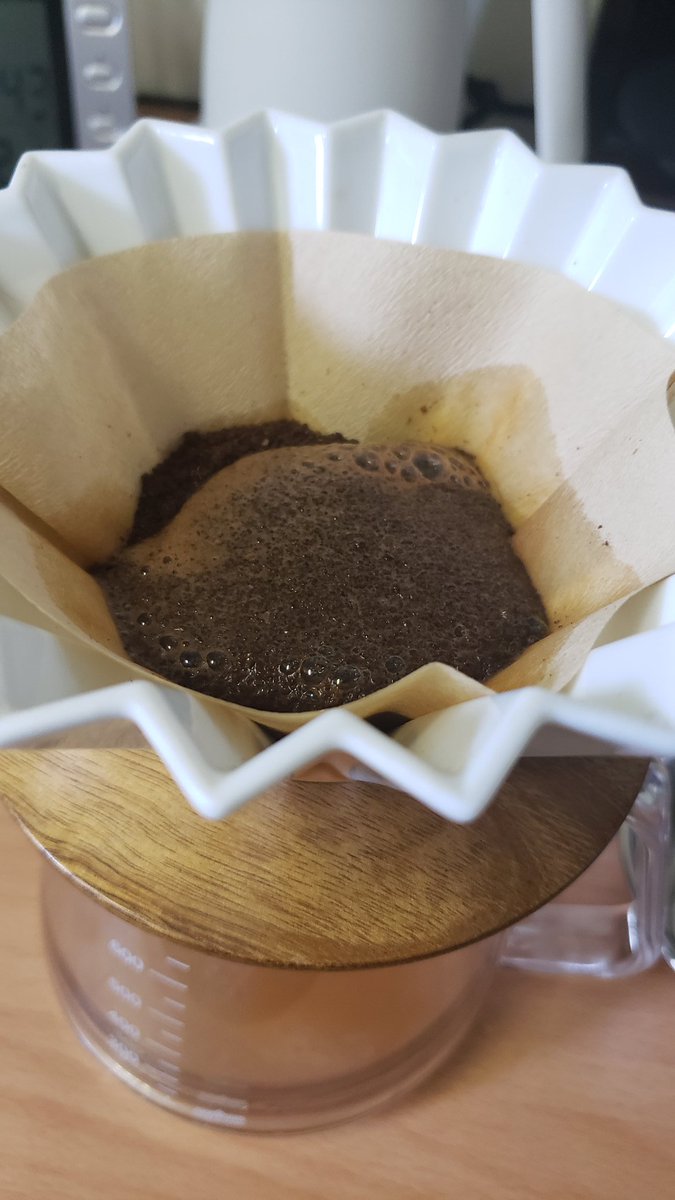 sora20180's tweet photo. ３時のティーブレイクには
ちょっと早かったけど、Bubudecoffeeさんから
買ったBAKINGCOFFEEさんのBirdFlowerを淹れて
お供にバターサンドを頂きました。
期待通りに美味しかった😋

あーお店に行ってランチとスィーツ
頂きたい

#bubudecoffee
#baskingcoffee
#BirdFlower
#バターサンド https://t.co/xiVb0ND6cK