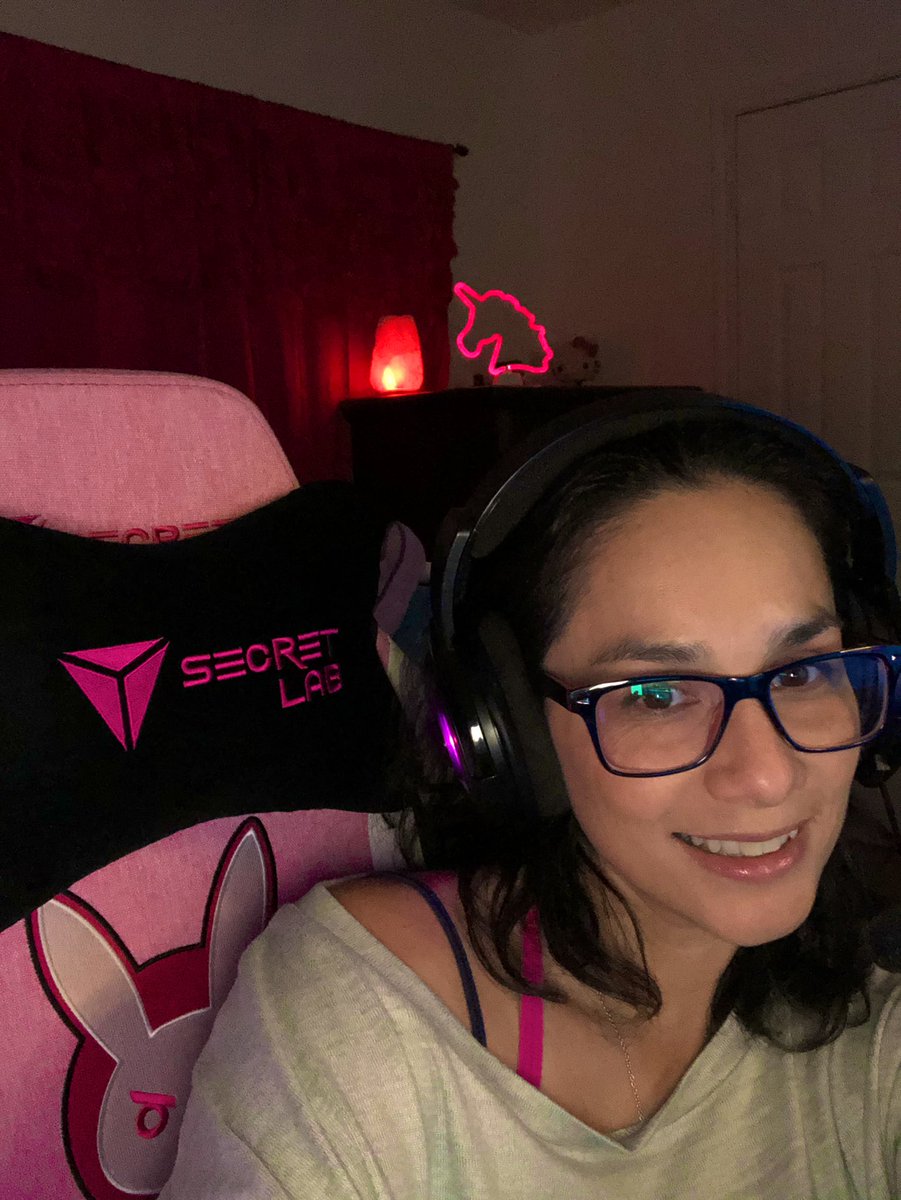 Sqwulz's tweet image. Live 🔴 New Chair 👉🏽 New Me Come Vibe 😊 #newchair #secretlab #nomorebackpain #mixer #letsgetit #squads #chillin