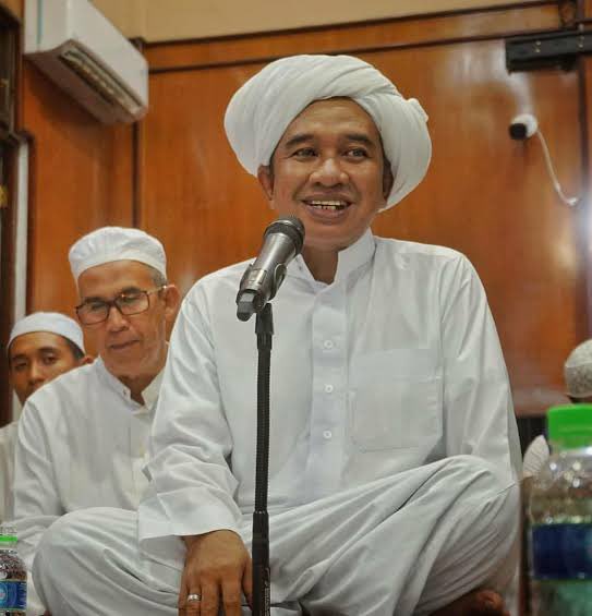 Innalillahi wa inna ilaihi rojiun..
Guru Zuhdi (Mustasyar PWNU Kalimantan Selatan) berpulang ke rahmatullah..
Duka yang mendalam atas wafatnya ulama kharismatik yang menjadi obor dakwah di Kalimatan Selatan.
Al Fatihah..