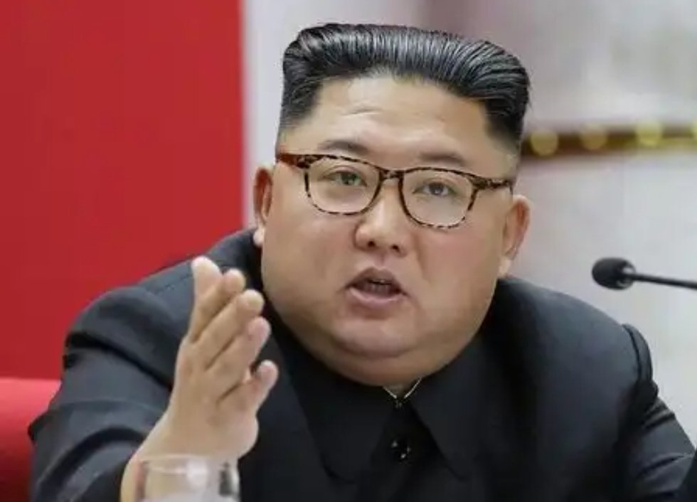 Oshobuco1's tweet photo. Tacci vostra ... stavo a cerca' le forbici !!! #KimJungUn #iscomeback https://t.co/YdFeKCfTWp