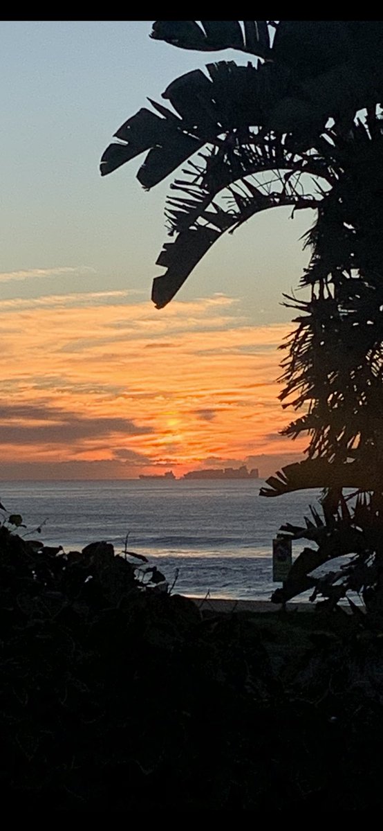 LuckyGordy's tweet image. Up to see this beautiful sunrise and ride even if it was within a 5km radius. Durban is beautiful this time of year. #level4PB #eventsforgood #rideforchange
