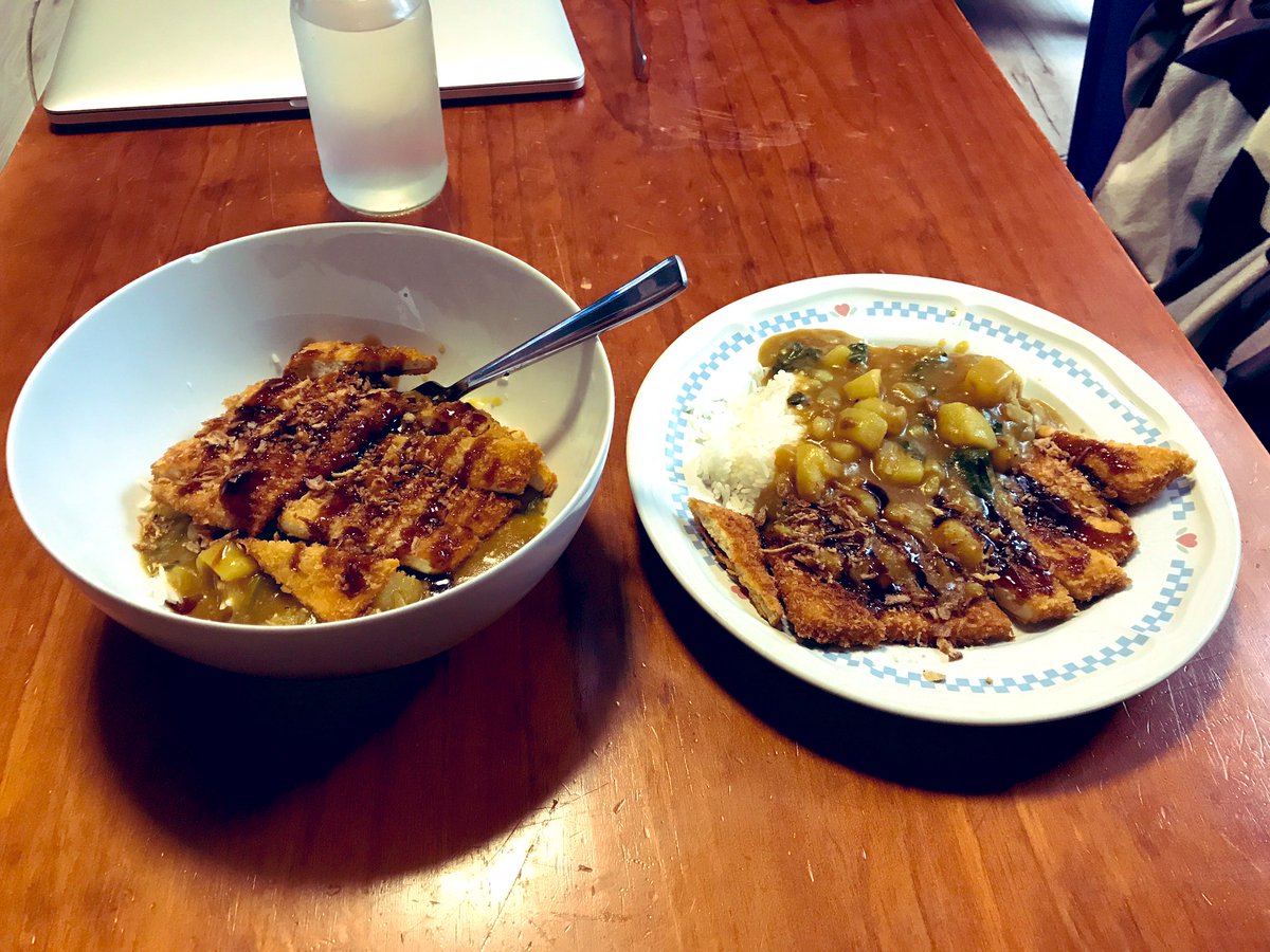 late lunch today, freshly made golden curry and tofu! plated jens like shit tho lmao