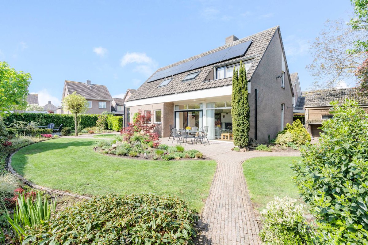 Te koop: Morselaan 8, Vlijmen: € 499.000 k.k. - 166 m2 oppervlak - 8 kamers dlvr.it/RVsHmX