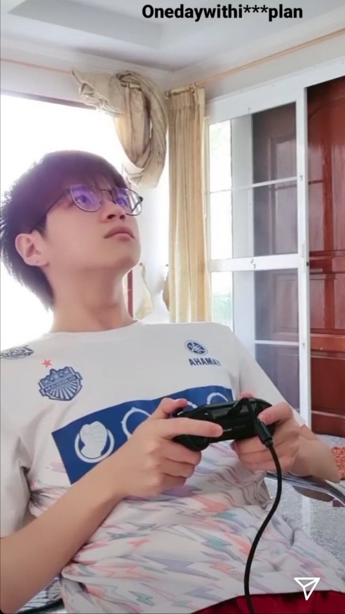 na33747626's tweet photo. เด็กแว่นเล่นเกมจริงจังไรเบอนี้ค่ะ💚😘
เอาแต่เล่นเกมทานข้าวด้วยเด้อ🦁
#คนของแปลน #ipIann https://t.co/fWSWNuPs64