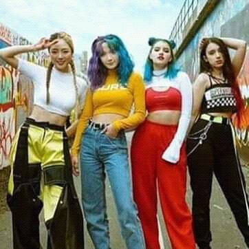 slayminhee's tweet photo. imagine, trainer Bae Yoon Jung mentoring them. 

#KAACHI_DISBAND 
#kaachidisbandparty https://t.co/WjXGjdSwZJ