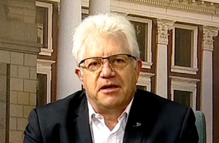SABCNews's tweet photo. Western Cape Premier, Alan Winde, says his government will petition for additional exercising time to prevent congestion in public spaces during allocated 6 and 9am hours. https://t.co/GfoWHkwnsX https://t.co/5PyrVX8Dsv