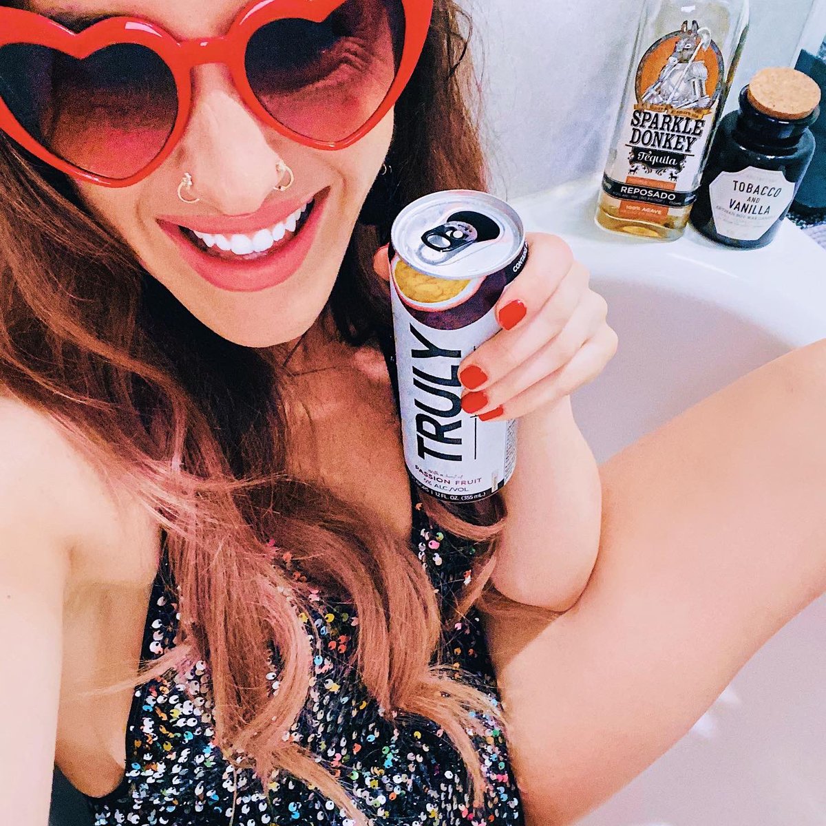 _ashchantell's tweet photo. #bathtubchallenge https://t.co/bG0CRGSjkO