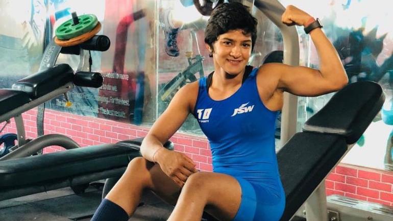 OmPattnayak's tweet photo. ➡️Won🥇at 2016 #CommonwealthWrestlingC'ships
➡️Won🥉at 2017 #AsianC'ships
➡️Won🥈at 2017 #WorldU23C'ships
Happy Birthday #IronLady #TheIndianTigress @PhogatRitu 🤼‍♀️ @FederationWrest @WeAreTeamIndia @IndiaSports 
The Lioness sisters @geeta_phogat @BabitaPhogat @Phogat_Vinesh 💪💪💪 https://t.co/KFQkptGHr1
