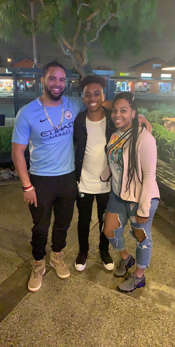 JellyJelz__'s tweet photo. OMG! 😩 Have to post this before midnight! Almost missed saying HBD to one of my favorite bro’s ever! HAPPPY B🥳RTHDAY to Jason Pitts aka the MEME KING, my first Nike Friend, @L_G_3_ ! 🎉🥳🎂🍰🧁🎈🎊 #BlackAndAbroadCOMINGSOON 🤙🏾 #GetInHisDMs #HeNasty 😭 https://t.co/5ZDTQyeO5U